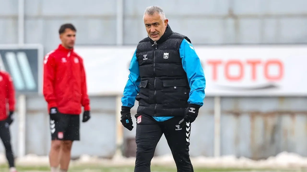 Özbelsan Sivasspor, Esenler Erokspor Maçı Öncesi Pas ve Top Koruma Çalıştı