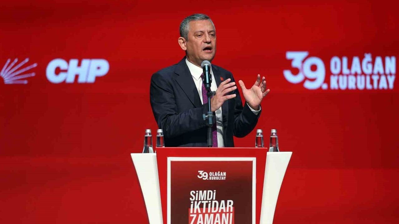 Özgür Özel: CHP 'eskiye döndürmek isteyenlerden arınacak' — 39. Olağan Kurultay'da hedef 'iktidar zamanı'