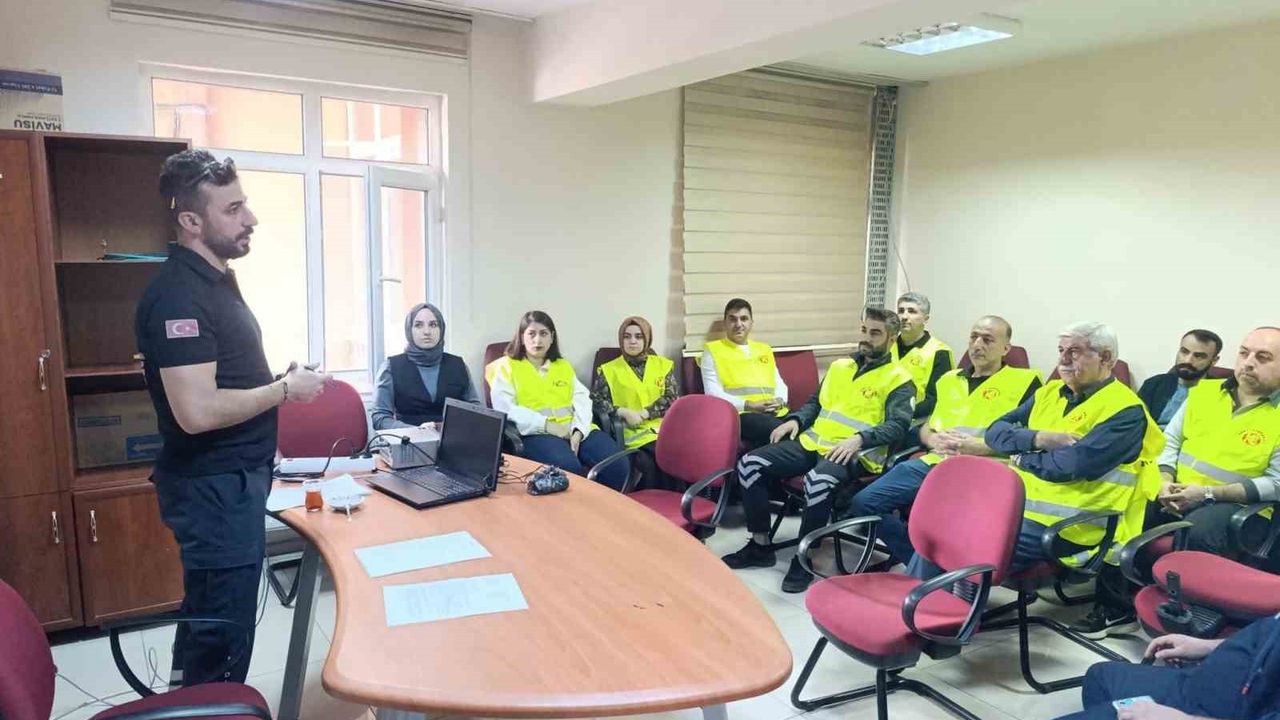 Palu Devlet Hastanesi'nde Deprem ve Yangın Tatbikatı: Acil Durum Hazırlığı ve Koordinasyon Test Edildi