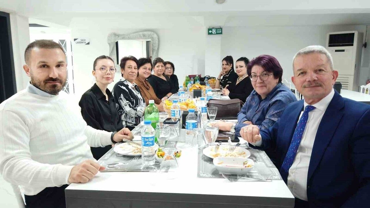 Pamukkale Halk Eğitimi Merkezi 24 Kasım Öğretmenler Günü'nü 80. Yıl Öğretmenevi'nde kutladı