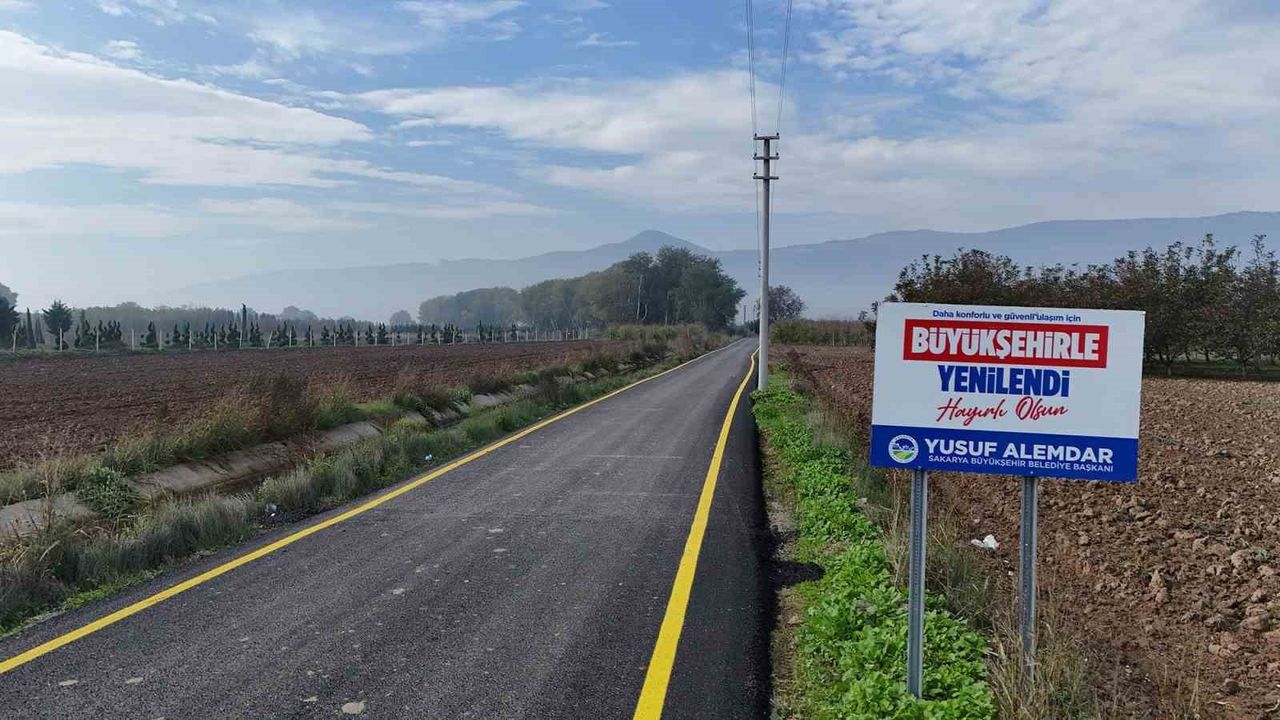 Pamukova kırsalında 16 kilometrelik sıcak asfalt ile ulaşım konforu artırıldı