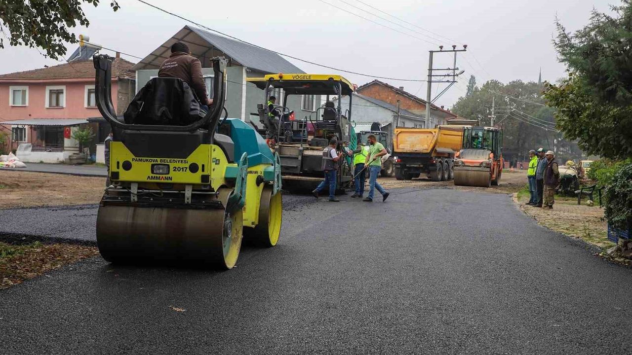 Pamukova kırsalında 16 kilometrelik sıcak asfaltla 6 mahallenin yolları yenilendi