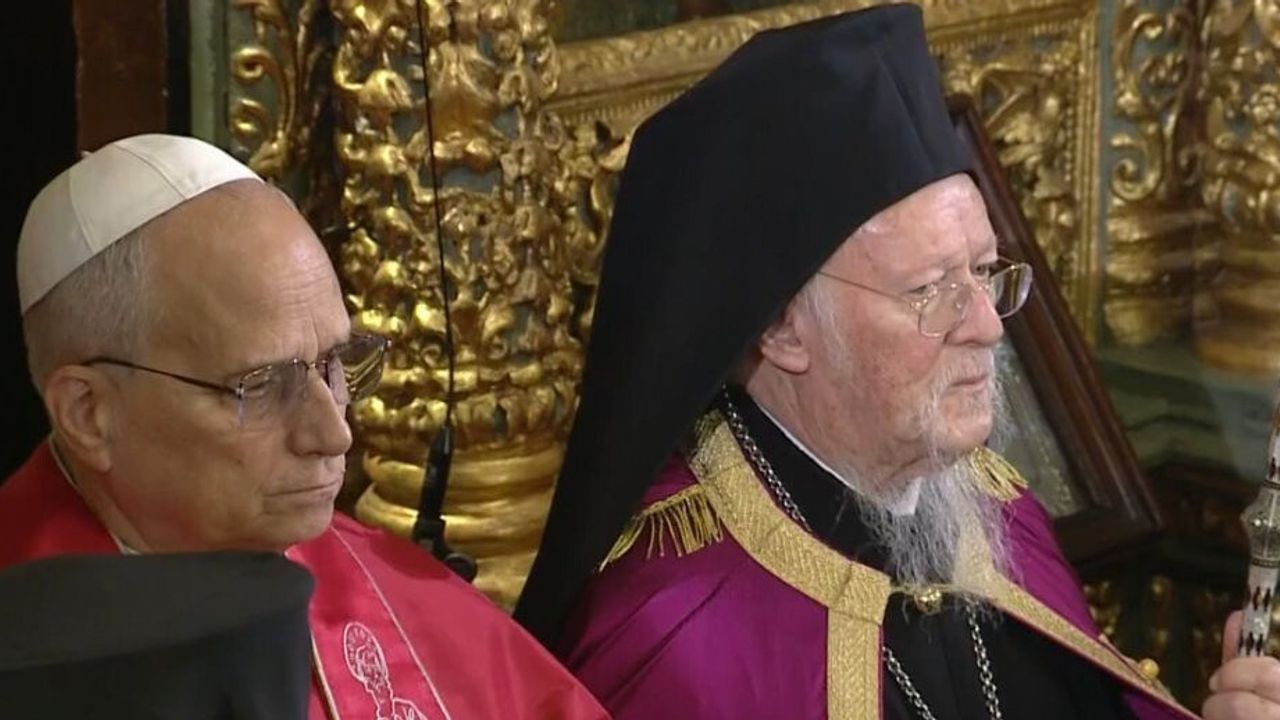 Papa 14. Leo, Fener Rum Patrikhanesi'ni ziyaret etti