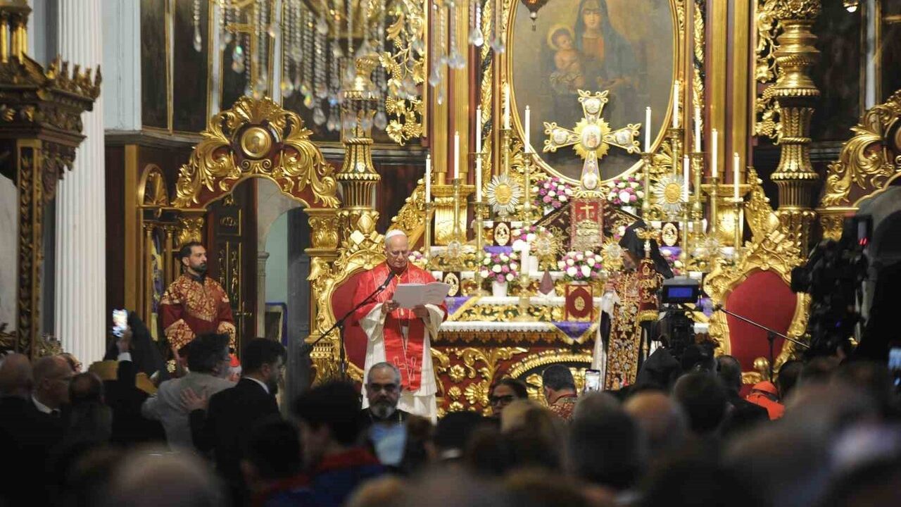 Papa 14. Leo, Kumkapı'daki Ermeni Apostolik Katedrali'nde dua ziyareti gerçekleştirdi