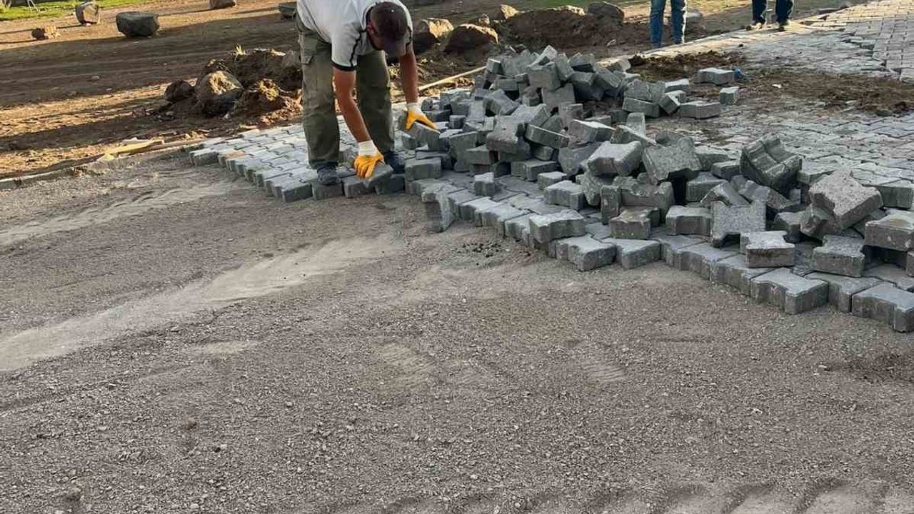 Patnos'ta kış hazırlıkları hızlandı: İlçe Özel İdare yol bakım ve onarım çalışmalarını artırdı