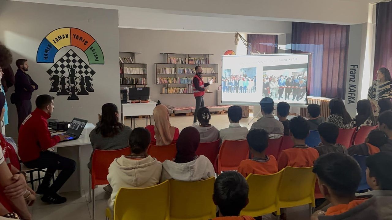 Patnos’ta liselerde Kızılay Haftası seminerleri: Gönüllülük ve afet bilinci anlatıldı