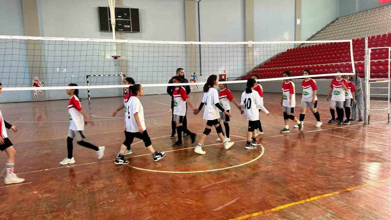 Patnos’ta Okul Sporları Müsabakaları Yıldız Voleyboluyla Başladı