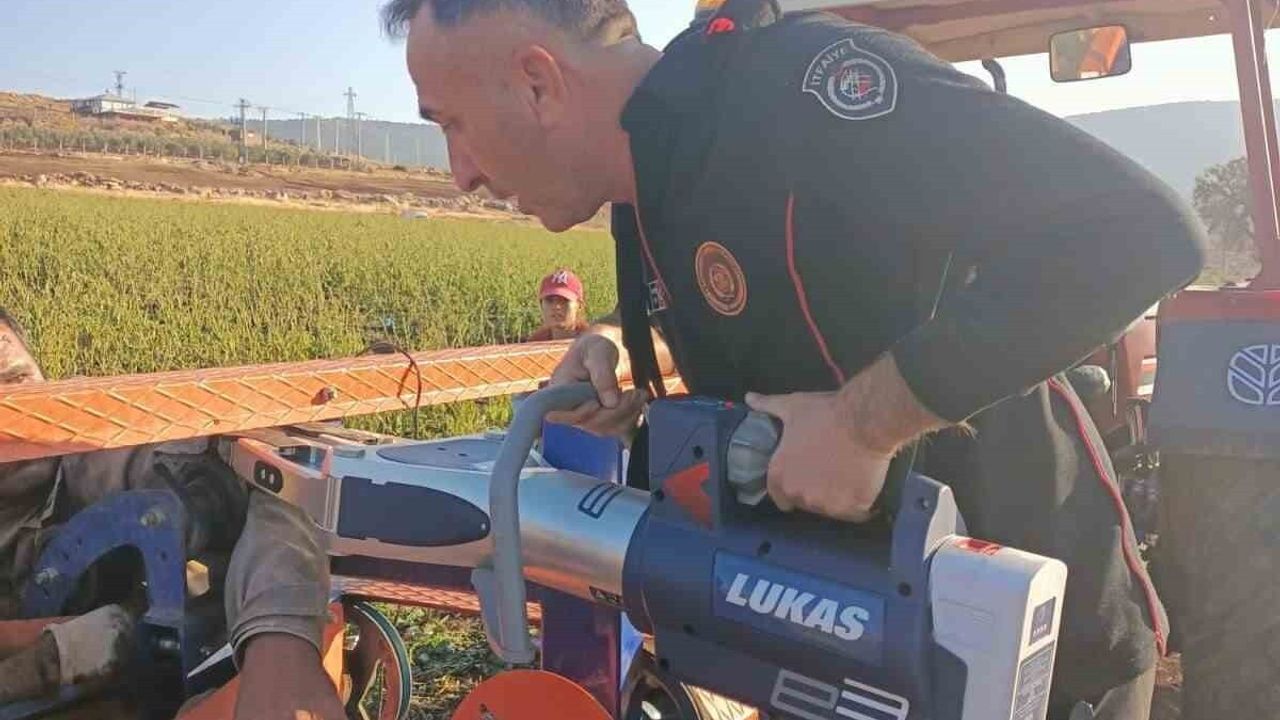 Pazarcık’ta hortum sarma makinesine kolu sıkışan işçi itfaiye ekipleri tarafından kurtarıldı