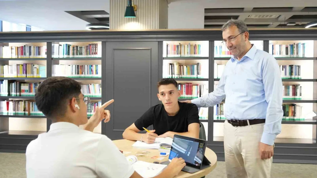 Pendik Belediyesi’nden üniversiteye ilk kayıt yapan gençlere 15 bin TL eğitim desteği