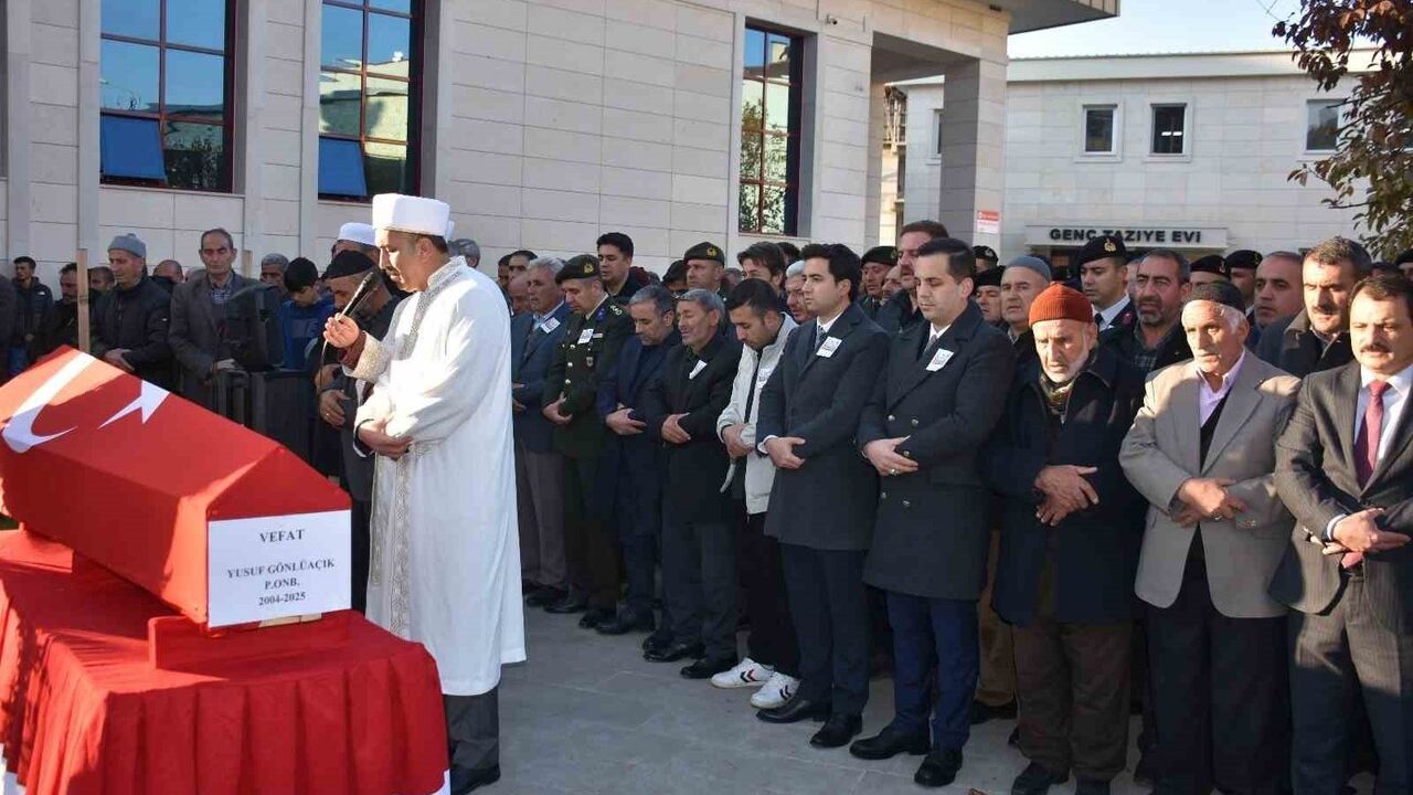 Piyade Er Yusuf Gönlüaçık Bingöl'de son yolculuğuna uğurlandı