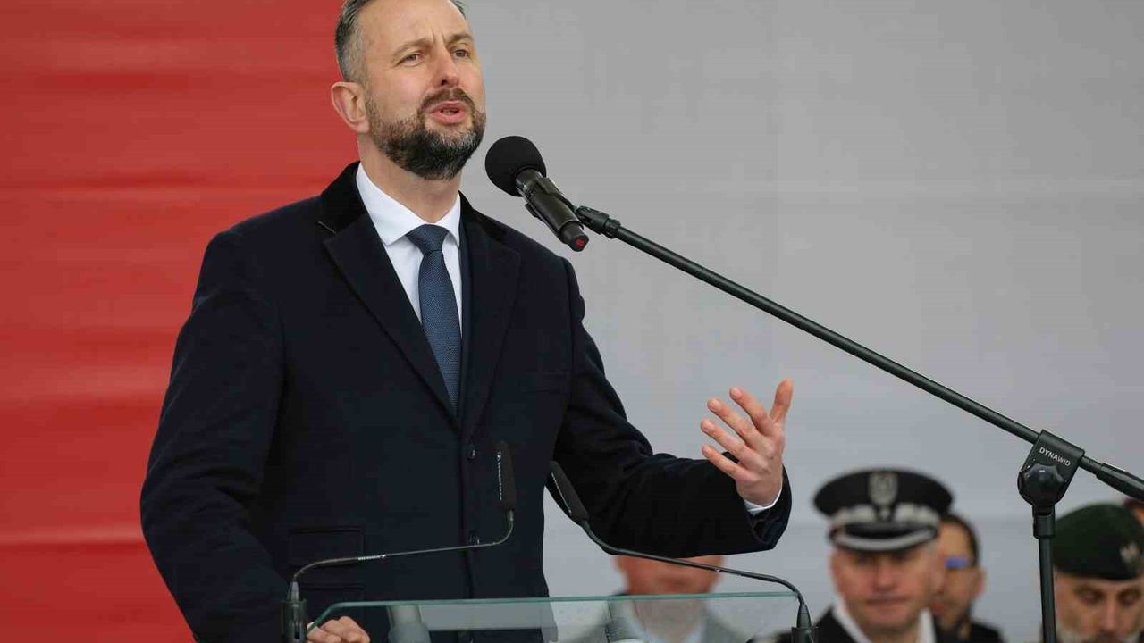 Polonya, 2026'de 400 bin kişiye ulaşmayı hedefleyen geniş çaplı askeri eğitim programını yürürlüğe koyuyor