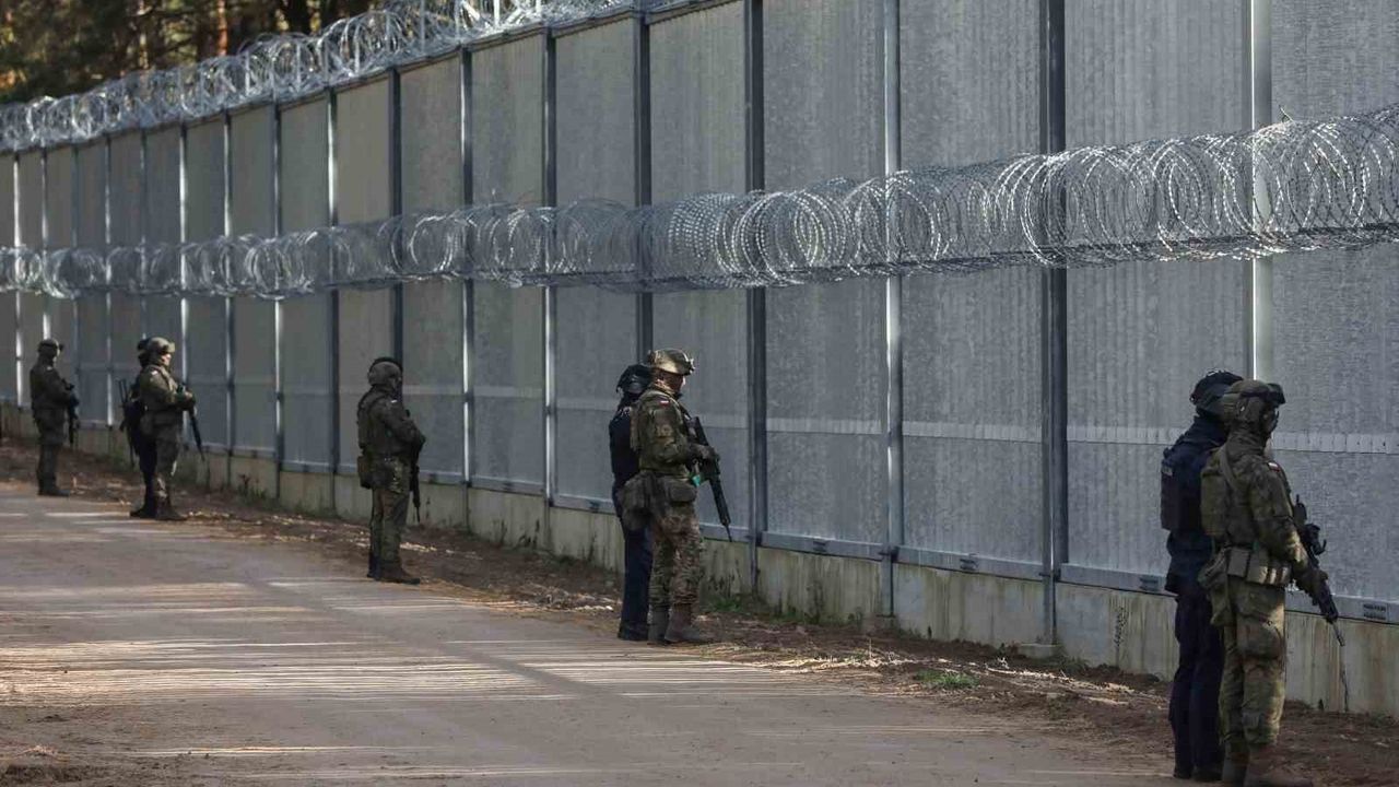 Polonya, Belarus Sınırına 4 Metrelik İkinci Bariyer İnşa Edecek