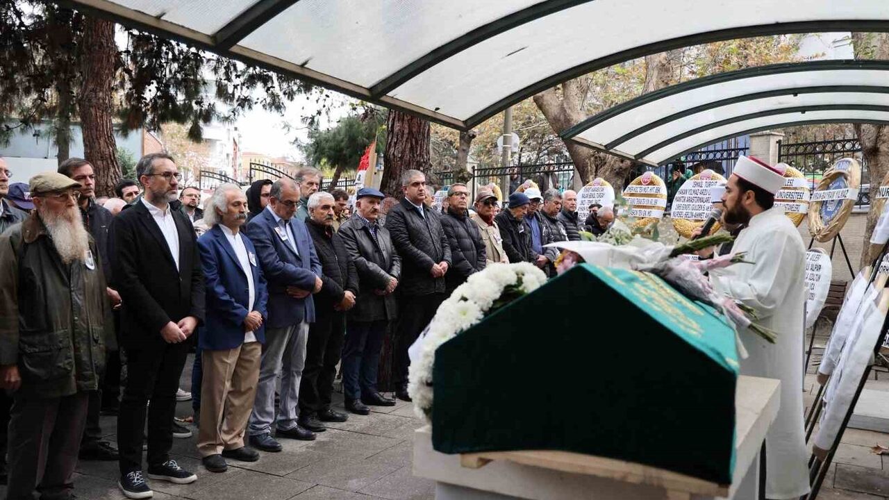 Prof. Dr. Canan Karatay’ın eşi Dr. Ali Başak Karatay Moda Camii’nde son yolculuğuna uğurlandı