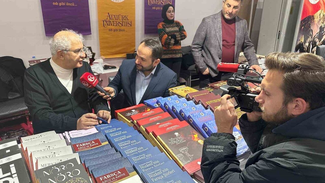 Prof. Dr. Hakan Hadi Kadıoğlu, Doğu Anadolu Erzurum 7. Kitap Fuarı'nda Okurlarla Buluştu