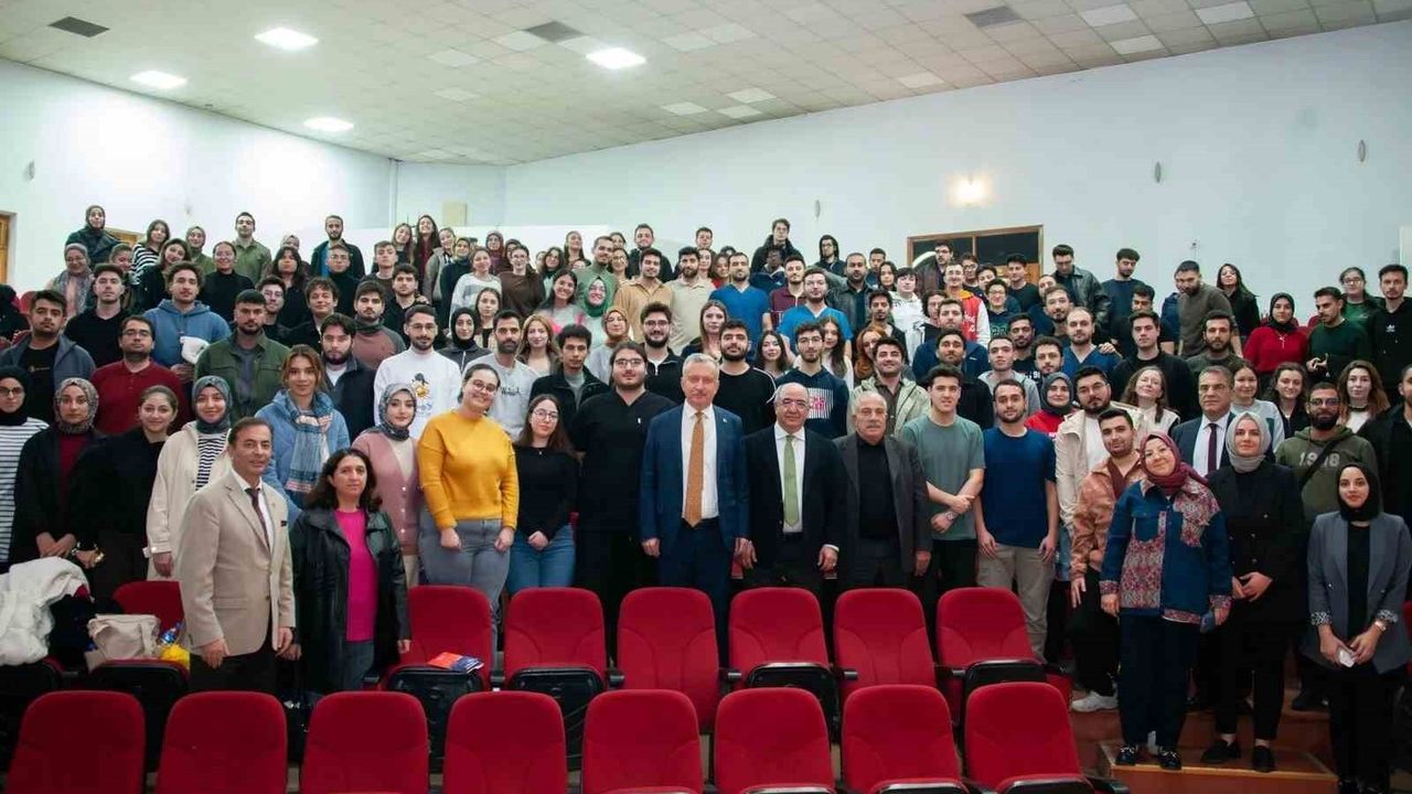 Prof. Dr. Kamil Yalçın Polat, EBYÜ Tıp Fakültesi'nde 'Bir Başarı Öyküsü' konferansında deneyimlerini paylaştı