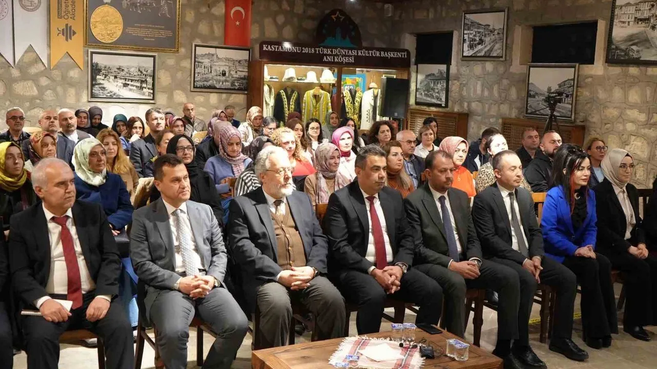 Prof. Dr. Mahmud Erol Kılıç: "Suç oluşmadan önceki aşamayı ihmal ediyoruz" — Kastamonu Öğretmen Akademileri 2025 dönemi başladı