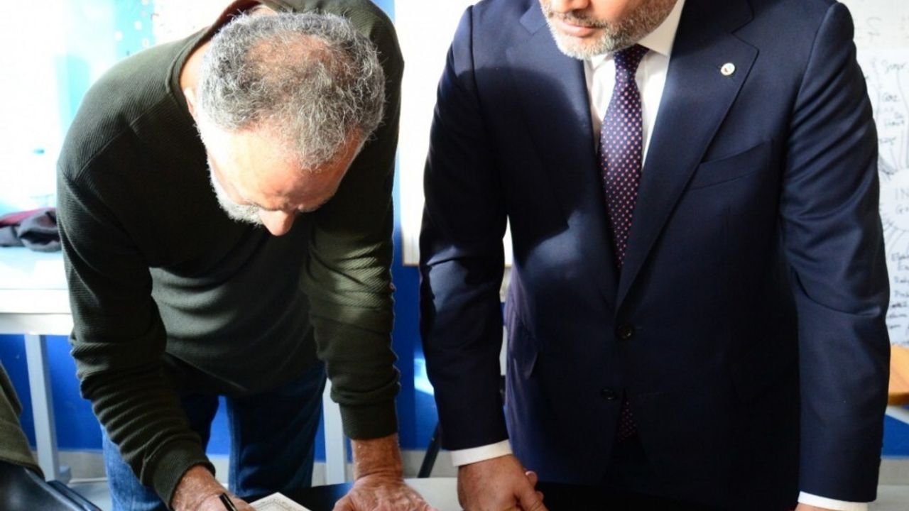 Prof. Dr. Yusuf Adıgüzel, 17. Uluslararası Anadolu Kaligrafi ve Tipografi Etkinliği atölyelerini inceledi