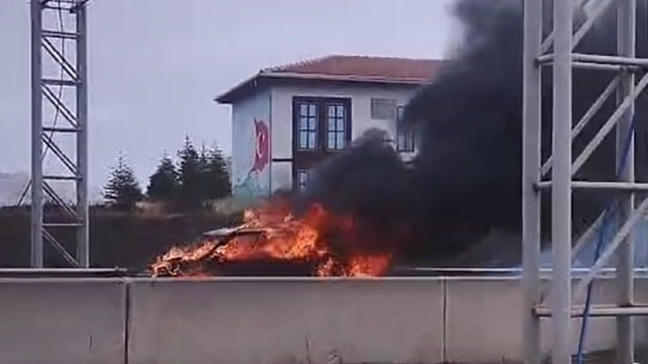 Pursaklar'da Protokol Yolu Üzerinde Araç Yangını