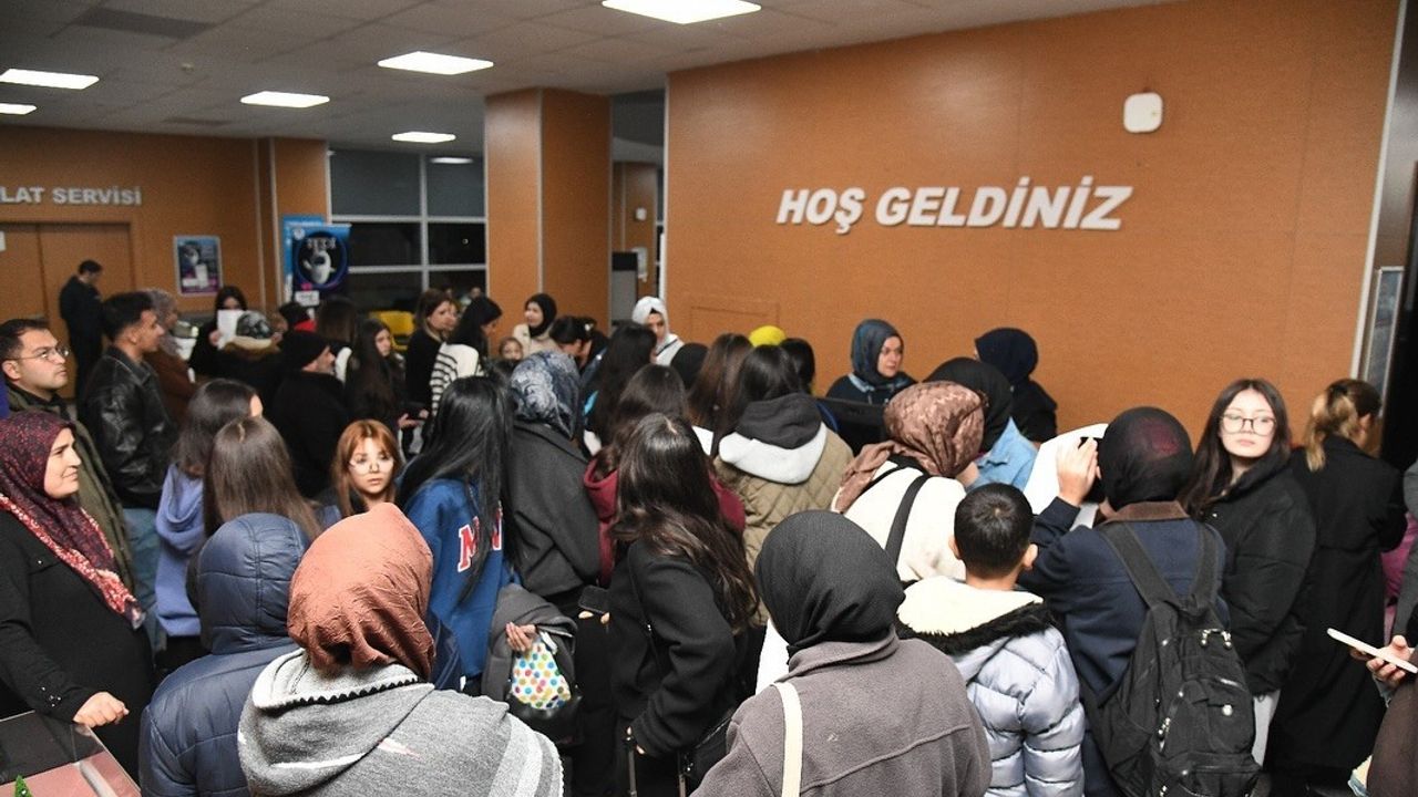 Pursaklar'dan Mersin Silifke'ye: 15-20 Yaş Genç Kızlardan Oluşan Kafile Gençlik Kampına Uğurlandı