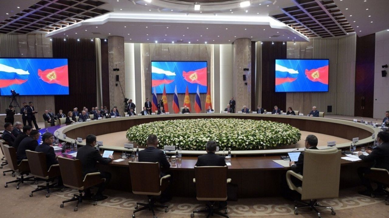 Putin ve Caparov Bişkek’te Stratejik Ortaklığı ve Askeri-Teknik İş Birliğini Derinleştirdi