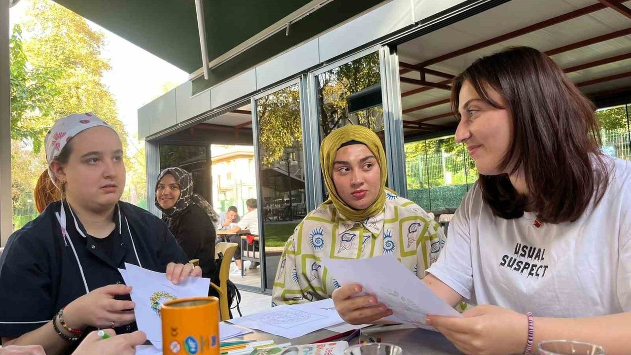 Raziye Begüm Sultan Yurdu Öğrencileri Kusursuz Kafe'yi Ziyaret Etti: Uno, Mandala ve Voleybolla Dayanışma
