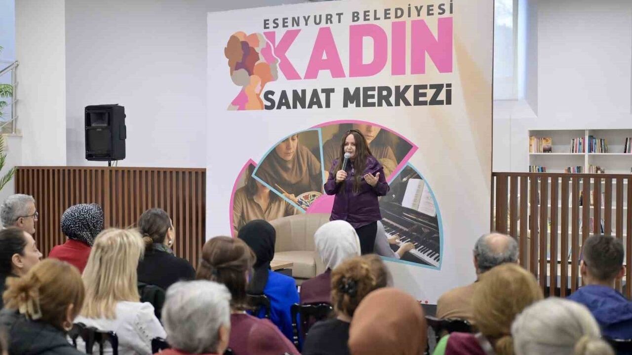 Ressam Neriman Oyman Esenyurt'ta 'Sanatın İzinde' Söyleşisinde İlham Verdi