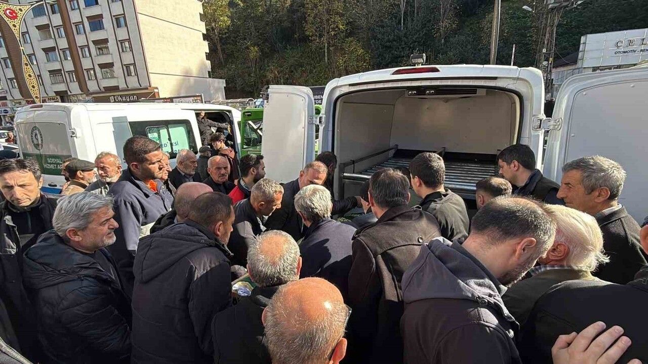 Rize Çayeli'de çöken ahşap yapı: 2 kişi yaşamını yitirdi, 1 kişi yaralandı