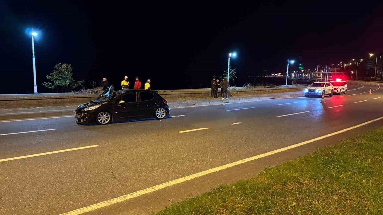 Rize Pazar'da yolun karşısına geçen genç otomobilin çarpması sonucu yaşamını yitirdi