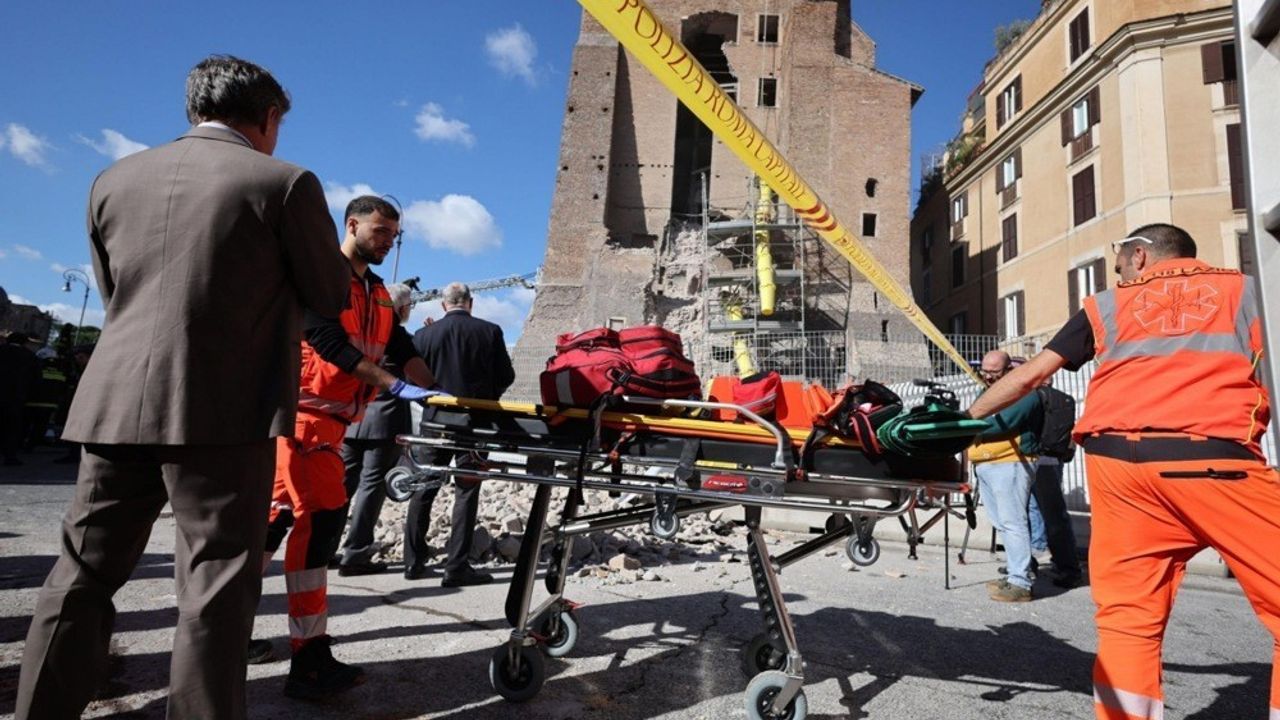 Roma’da restorasyon sırasında Torre dei Conti Kulesi kısmen çöktü: Bir işçi hayatını kaybetti