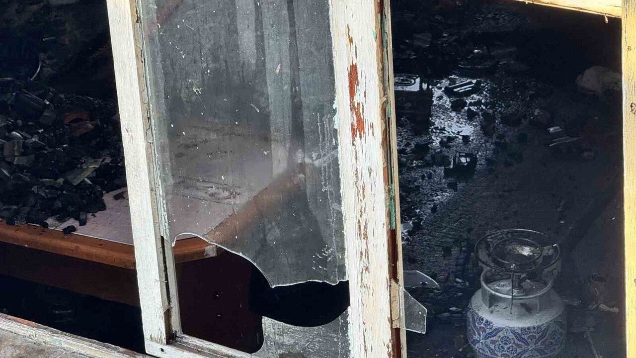 Safranbolu'da 150 yıllık tarihi konak yangında büyük hasar gördü