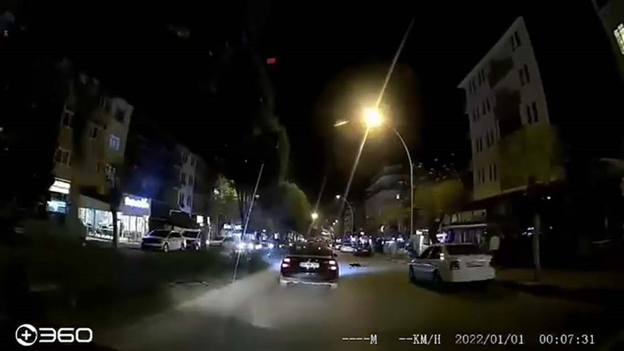 Safranbolu'da otomobilin altında kalan kedi araç kamerasınca kaydedildi