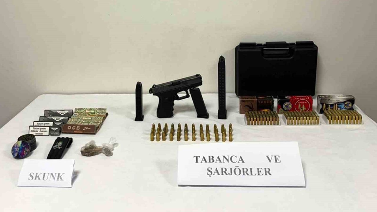 Sahil Güvenlik Güney Ege'de Lüks Teknelerde Kaçak Alkol, Silah ve Uyuşturucu Ele Geçirdi