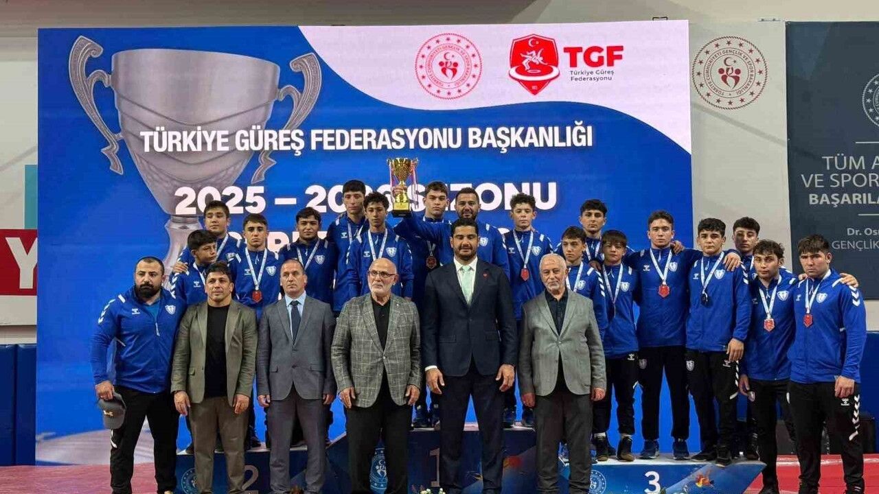 Şahinbey Belediyesi Spor Kulübü 2025-2026 Yıldız Erkekler Serbest Güreş Süper Liginde Türkiye İkincisi