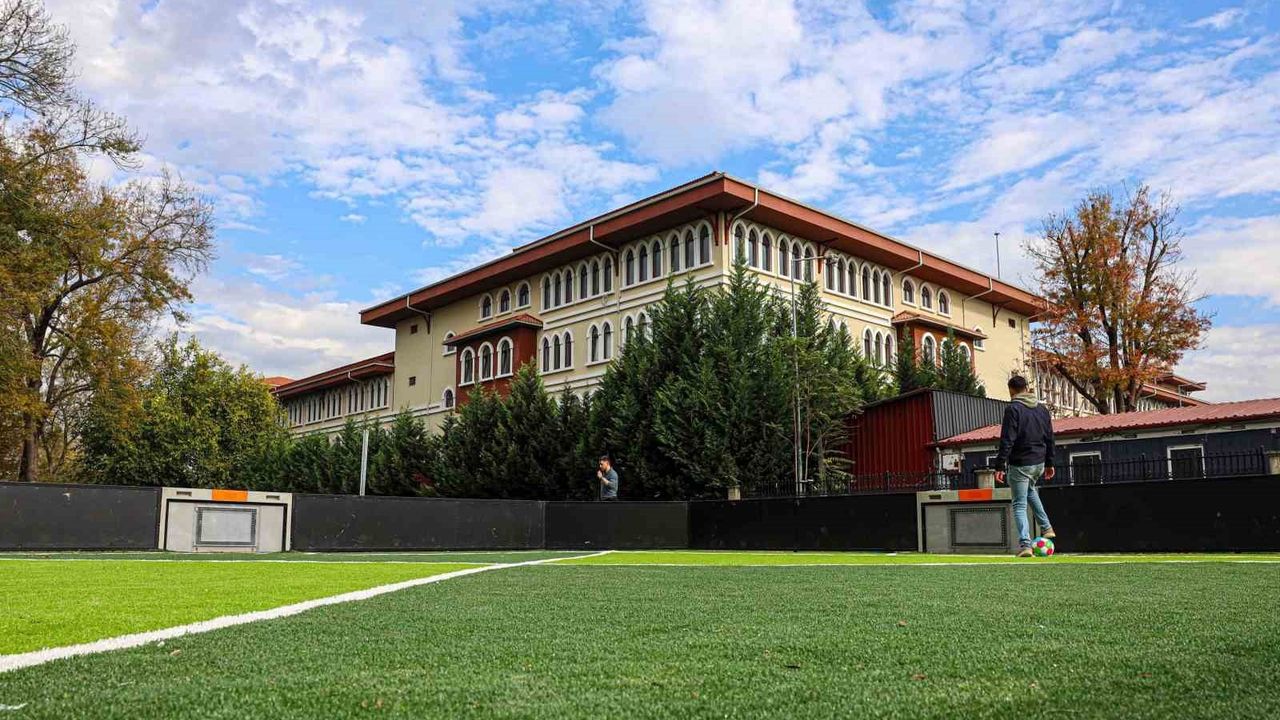 Sakarya Büyükşehir, Aziz Duran Parkı ve Millet Bahçesi'ne interaktif oyun alanları kazandırdı