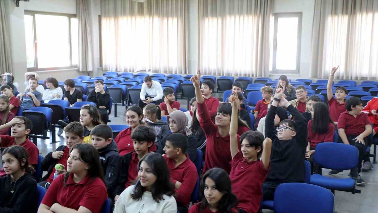 Sakarya Büyükşehir Belediyesi Sapanca'da Öğrencilere İklim Değişikliğinin Sağlığa Etkilerini Anlattı
