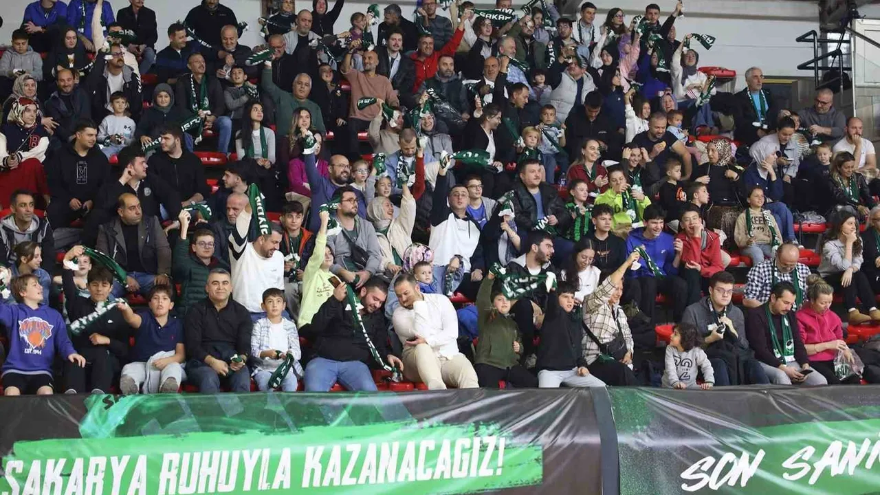 Sakarya Büyükşehir, Beylikdüzü'nü 89-60 Yenerek Namağlup Liderliğini Sürdürdü