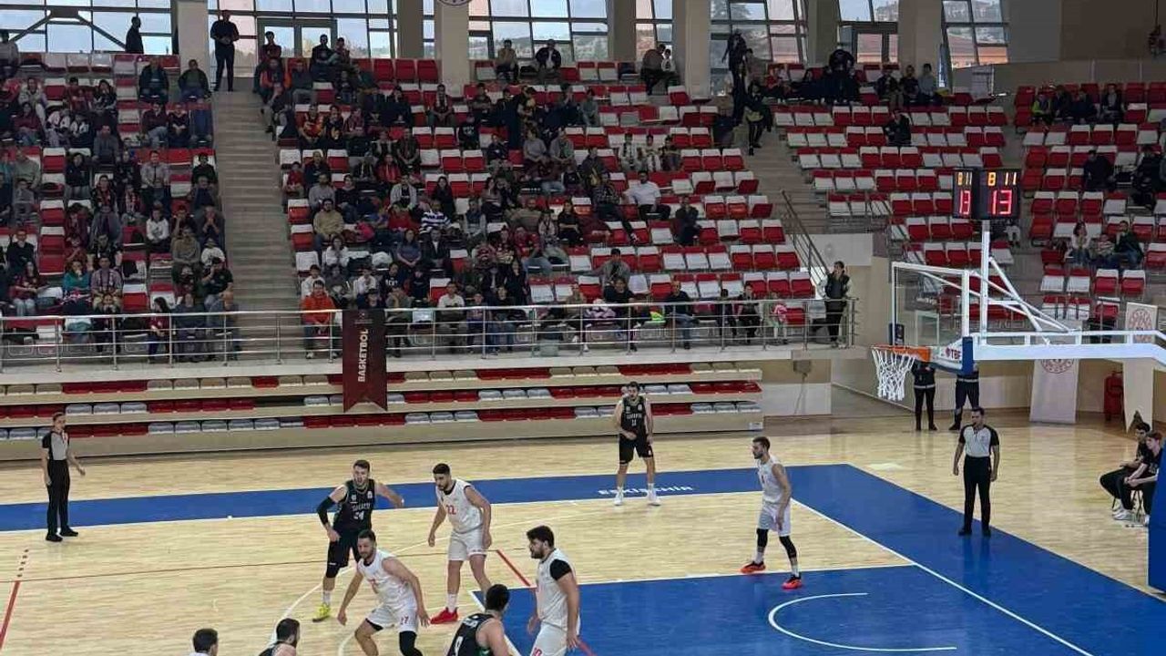 Sakarya Büyükşehir Eskişehir 26 deplasmanından 65-71 ile namağlup döndü