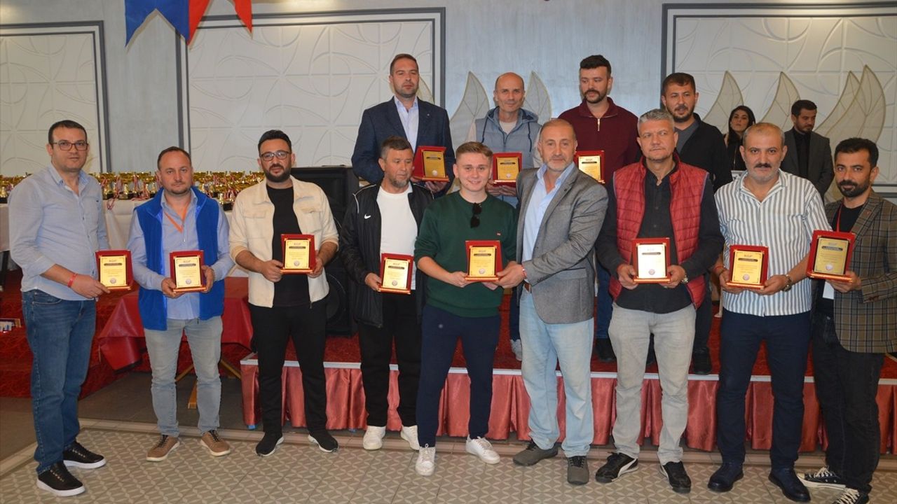 Sakarya'da 6. Tepeli Kostüm Güvercinleri Festivali gerçekleştirildi