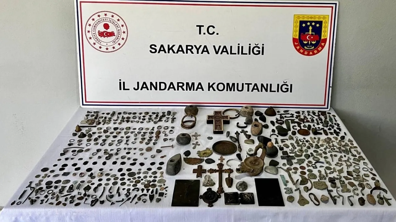 Sakarya'da 'Anadolu Mirası' operasyonunda 589 tarihi eser ele geçirildi