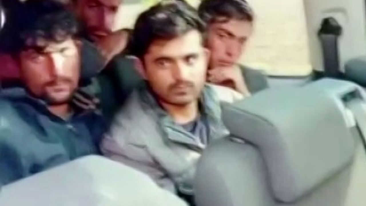 Sakarya'da D-100'de durdurulan minibüste 7 Afganistan uyruklu düzensiz göçmen yakalandı, 2 Özbek tutuklandı