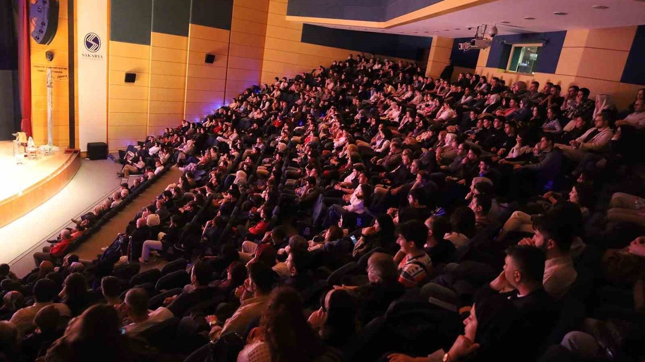 Sakarya'da 'Deli İbram Divanı' yoğun ilgiyle sahnelendi