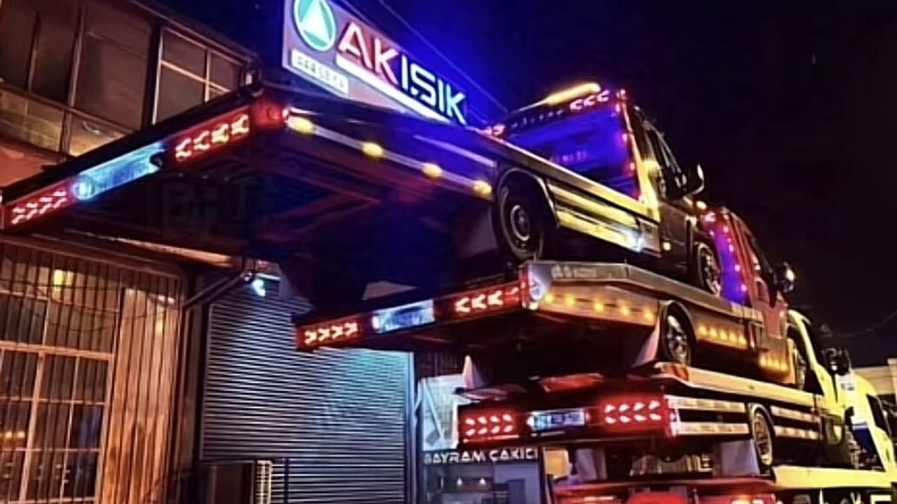 Sakarya'da sanayi içinde sıra dışı gösteri: Bir çekicinin üzerine 3 çekici yüklendi