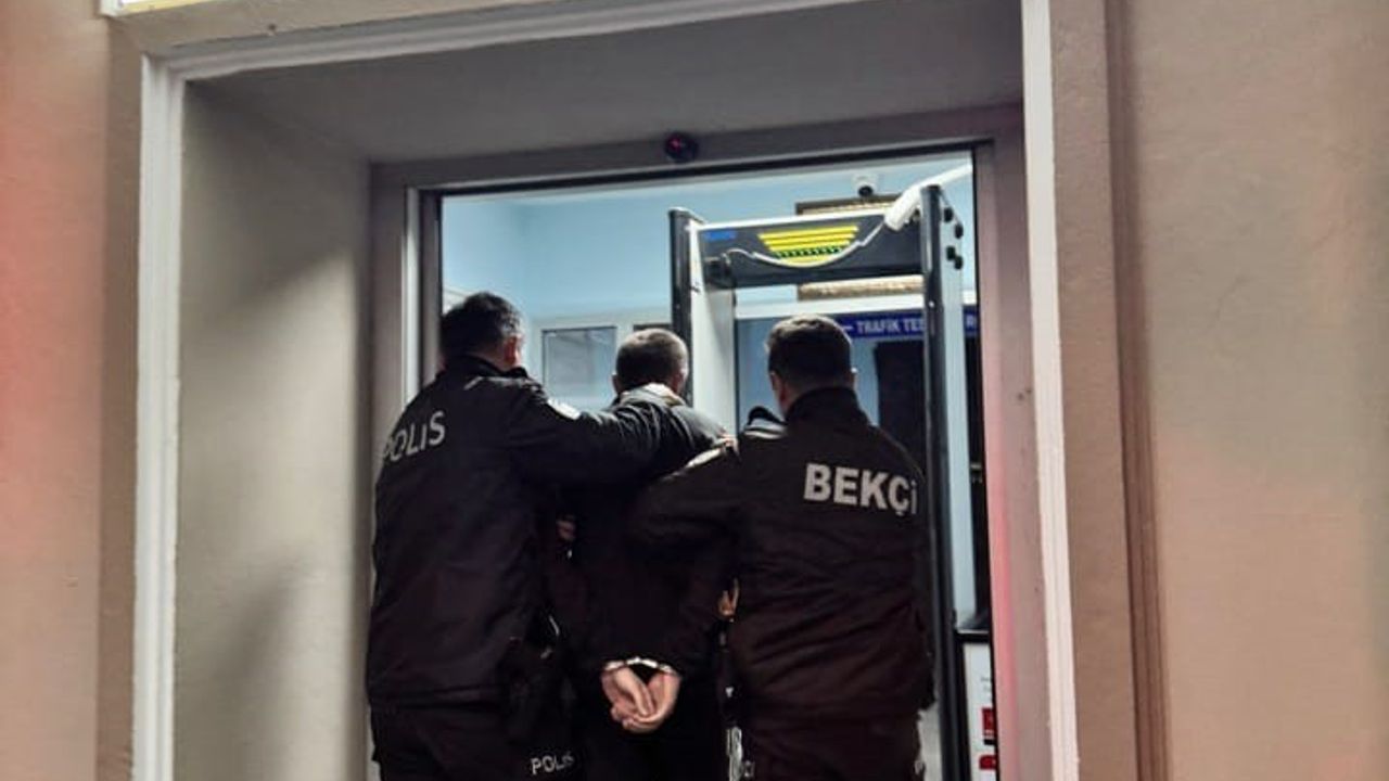 Sakarya Hendek’te Uyuşturucu Operasyonu: 121,8 gram bonzai ele geçirildi, 4 kişi tutuklandı