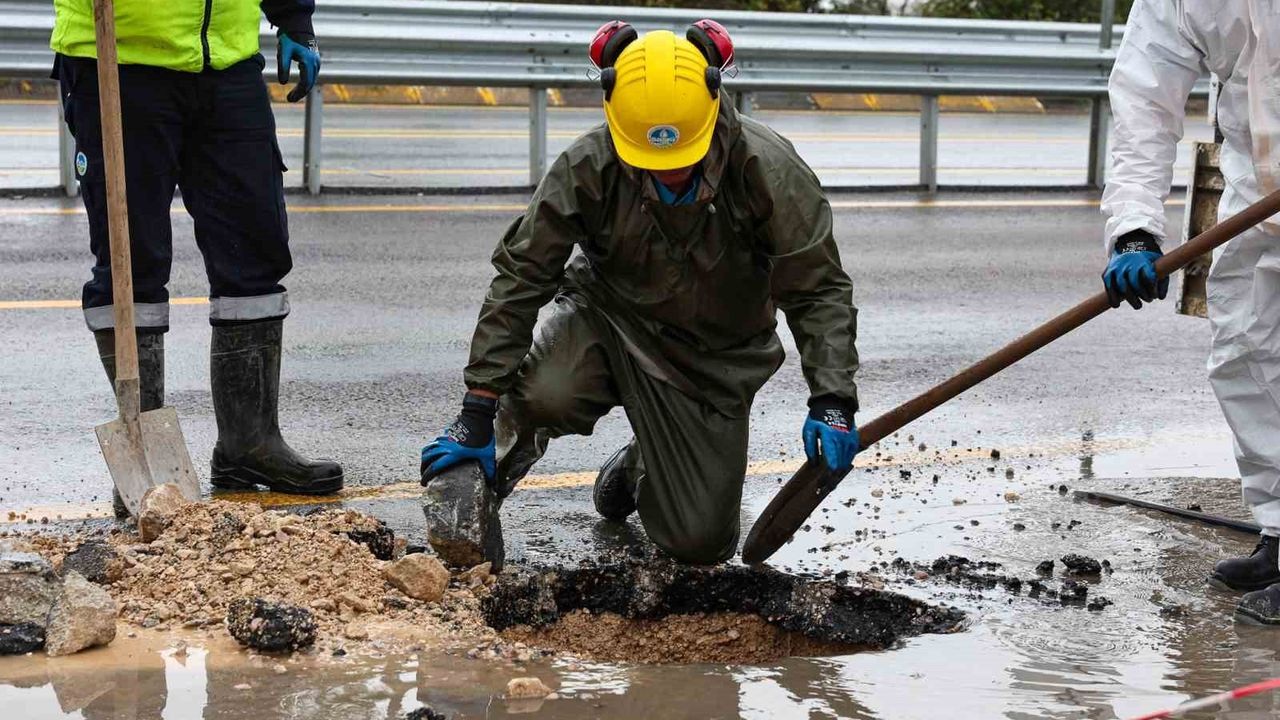 Sakarya'ya 245 kilogram yağış: SASKİ anlık müdahalelerle taşkın riskini önledi