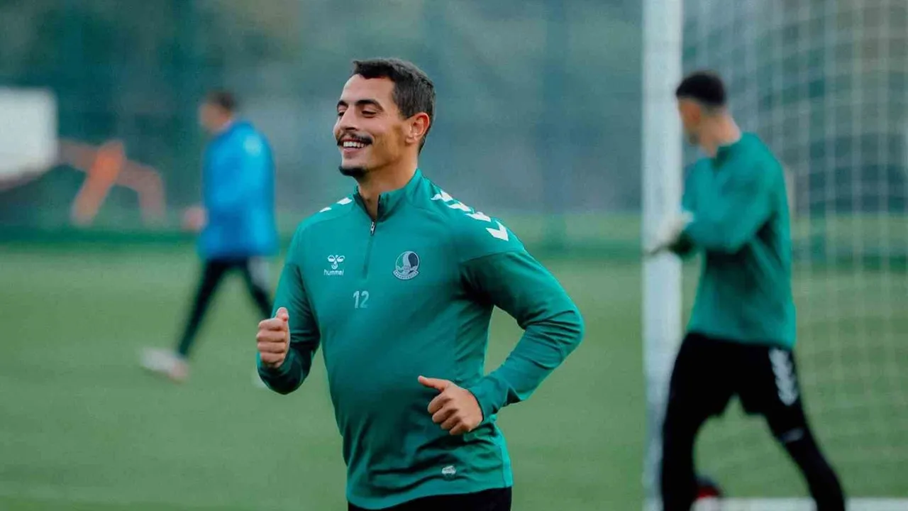 Sakaryaspor, İstanbulspor Maçı Hazırlıklarını Rüstemler Tesisleri'nde Sürdürüyor