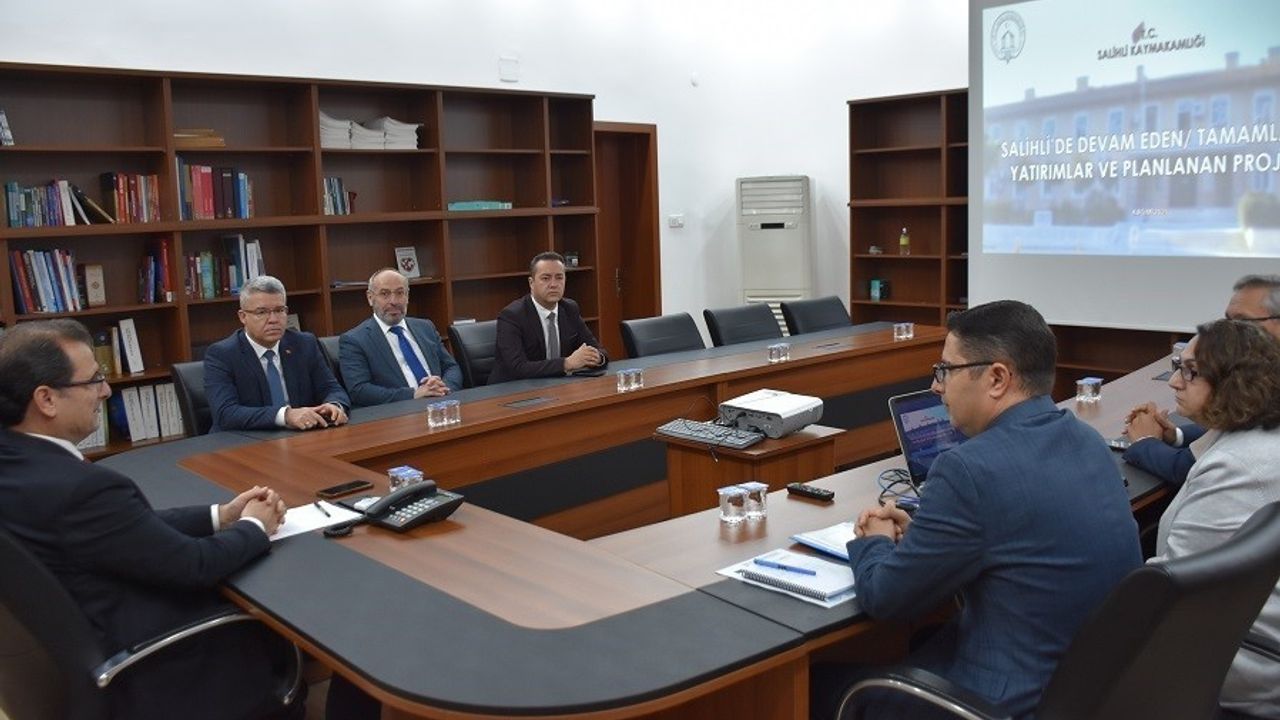 Salihli'de 'Yatırımların Değerlendirme Toplantısı'nda Süreç ve Koordinasyon Ön Plana Çıktı