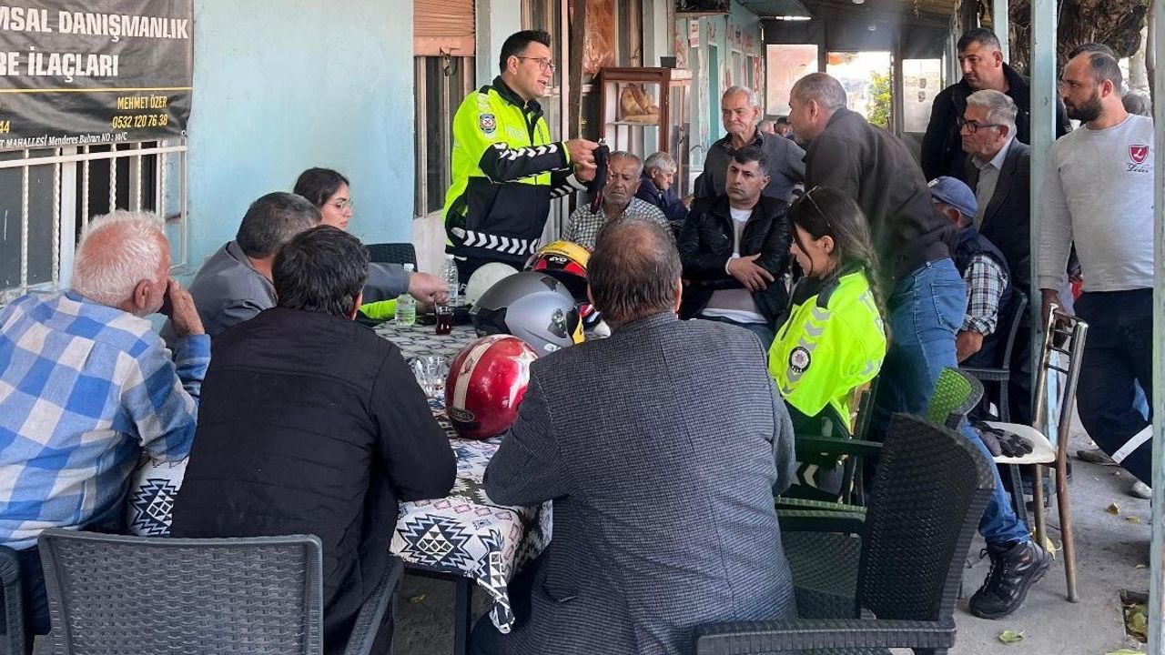 Salihli'de yeni trafik kuralları anlatıldı: Traktör ve motosiklet sürücülerine eğitim verildi