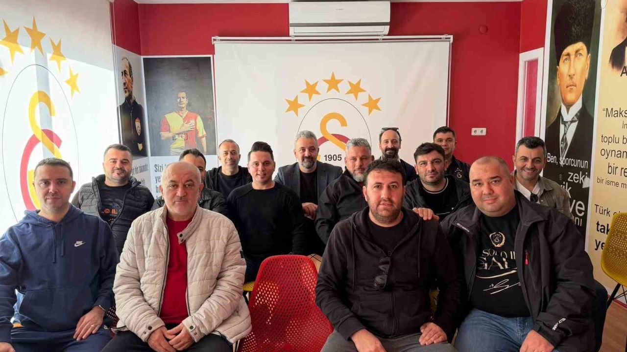 Salihli Galatasaray Taraftarları Derneği'nde Uğur Özçelik yeniden başkan seçildi