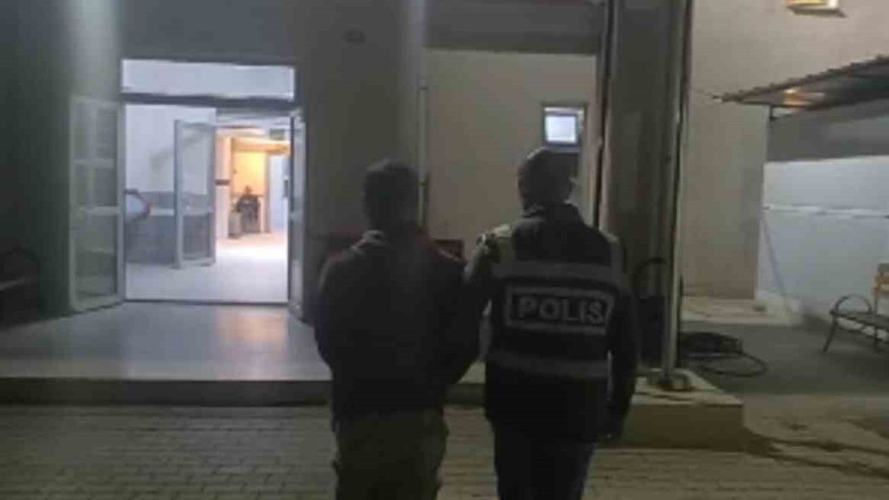 Samandağ'da aranan şahıs yakalandı: 1 yıl 10 ay 15 gün hapis ve uyuşturucu ele geçirildi