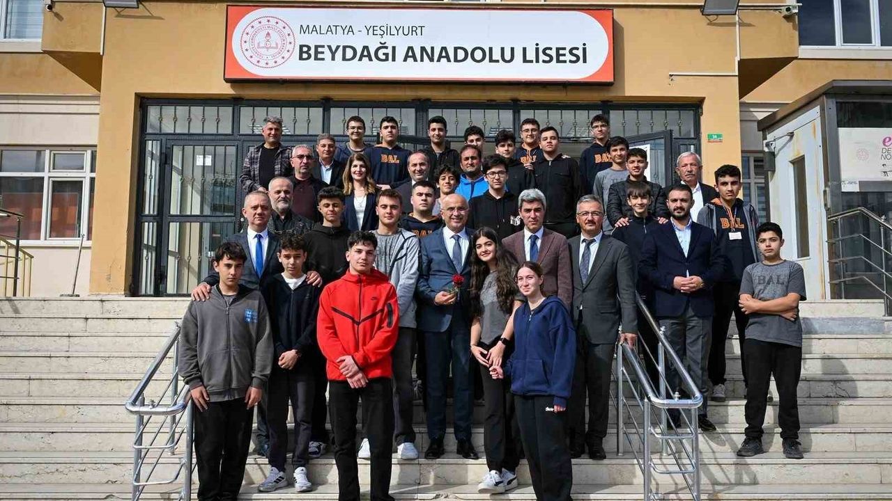 Sami Er: Gençler için tüm imkânlarımızı seferber ediyoruz — Beydağı Anadolu Lisesi ziyareti
